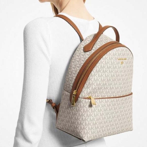 Michael Kors Womens Valerie Medium Logo Backpack 30F2G9VB2B (Vanilla)
NWT - Picture 14 of 16